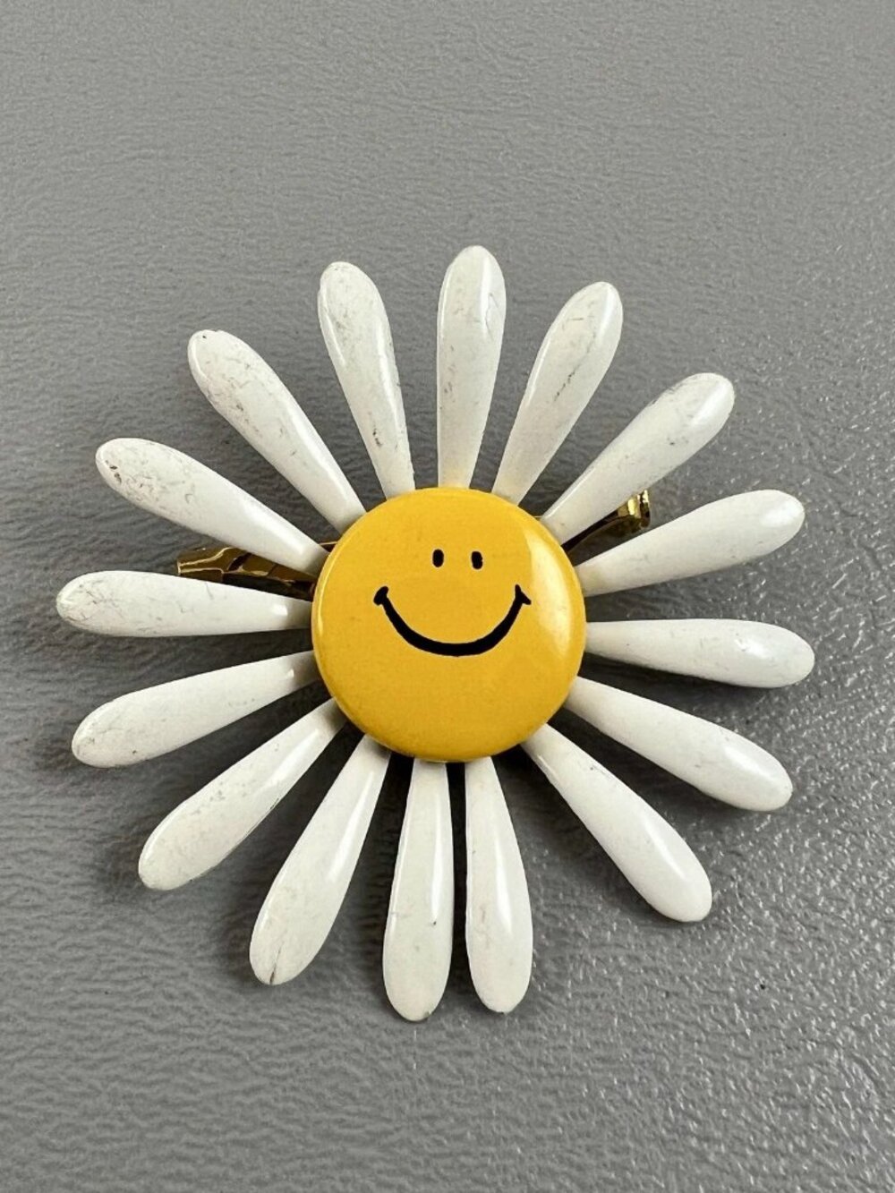 Vintage Smiley Face Daisy Flower Brooch White Enamel Hippie Retro Pin 2" Smile C